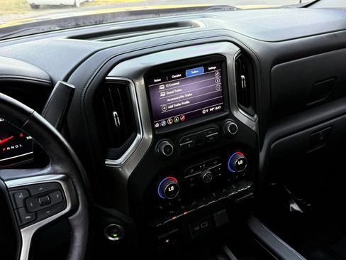 Used 2021 Chevrolet Silverado 1500 LTZ AWD/4WD image 32