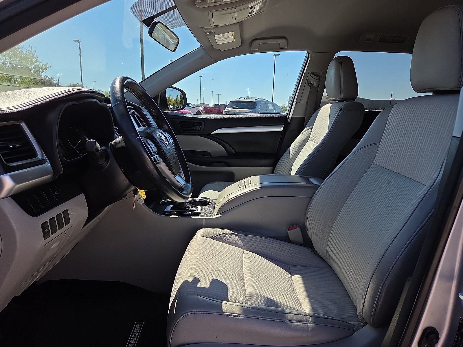Used 2016 Toyota Highlander Plus FWD image 17