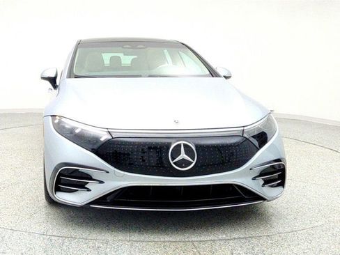 Used 2023 Mercedes-Benz EQS 580 4MATIC Sedan image 2