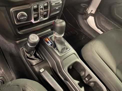 Used 2019 Jeep Wrangler Unlimited Sport S AWD/4WD image 24