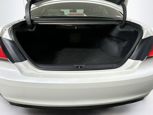 Used 2012 Toyota Avalon Limited image 30