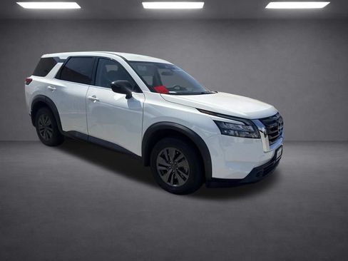 Used 2024 Nissan Pathfinder S FWD image 15