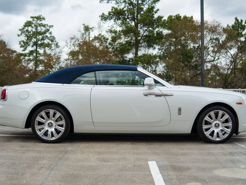 Used 2017 Rolls-Royce Dawn RWD image 13