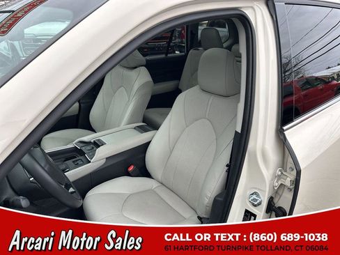 Used 2024 Toyota Grand Highlander AWD image 13