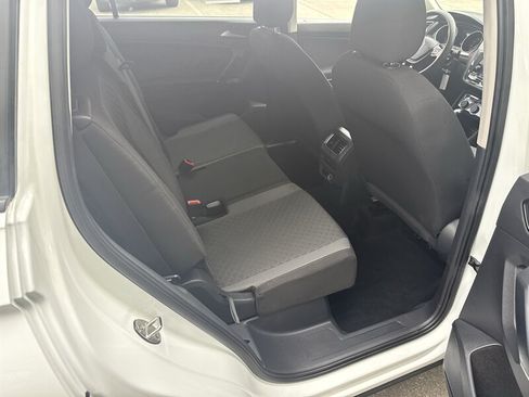 Used 2018 Volkswagen Tiguan S w/ 3rd Row Seat Package AWD/4WD image 18