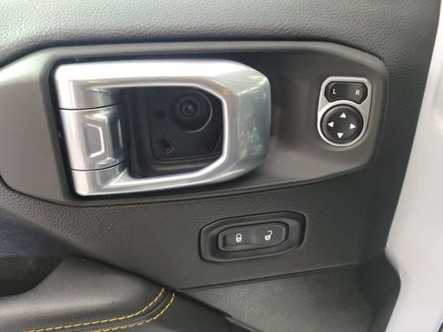 Used 2025 Jeep Wrangler Unlimited Sahara w/ Safety Group AWD/4WD image 16
