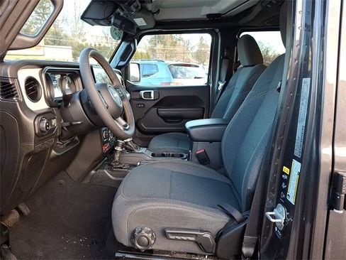 Used 2024 Jeep Gladiator Sport image 11