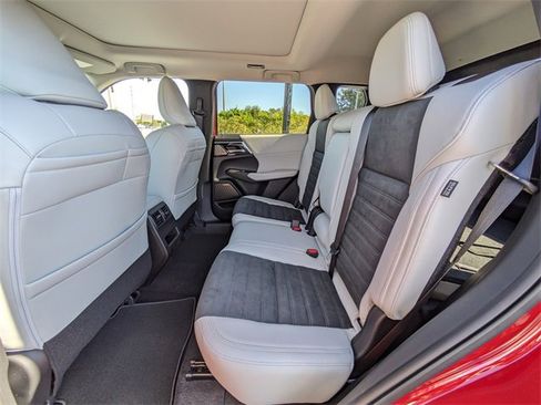 New 2025 Mitsubishi Outlander SE image 15