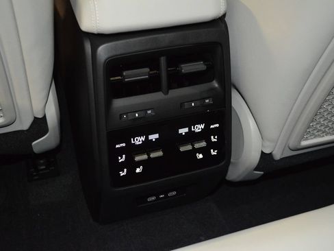 New 2026 Porsche Macan 4 Electric AWD/4WD image 38