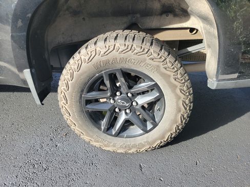 Used 2024 Chevrolet Silverado 1500 LT Trail Boss w/ Convenience Package II AWD/4WD image 24