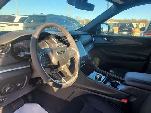 New 2025 Jeep Grand Cherokee Laredo image 19