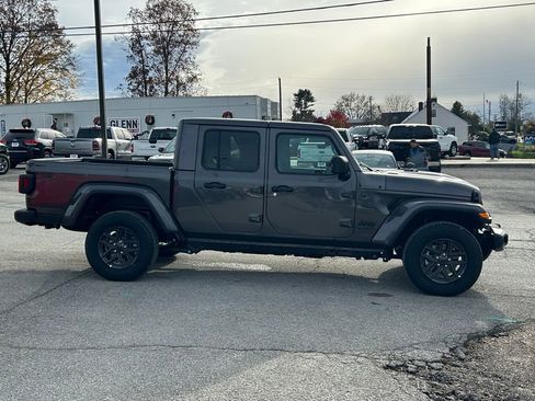 New 2026 Jeep Gladiator Sport AWD/4WD image 4