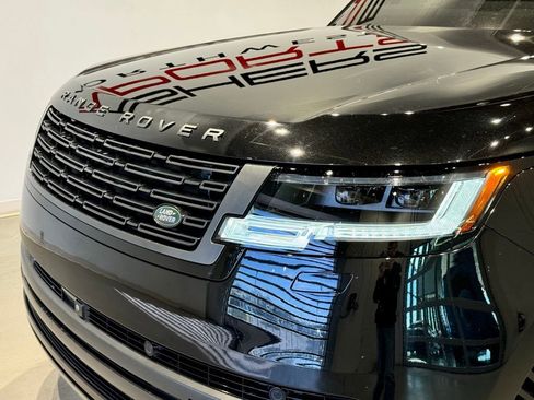 Used 2025 Land Rover Range Rover SE image 8