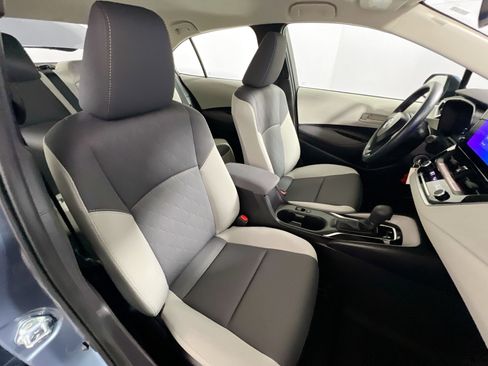 Used 2025 Toyota Corolla LE image 30