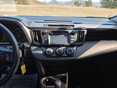 Used 2018 Toyota RAV4 LE w/ All Weather Liner Package AWD/4WD image 22