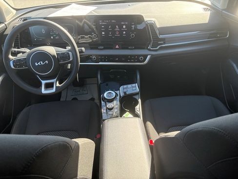 Used 2023 Kia Sportage LX image 9