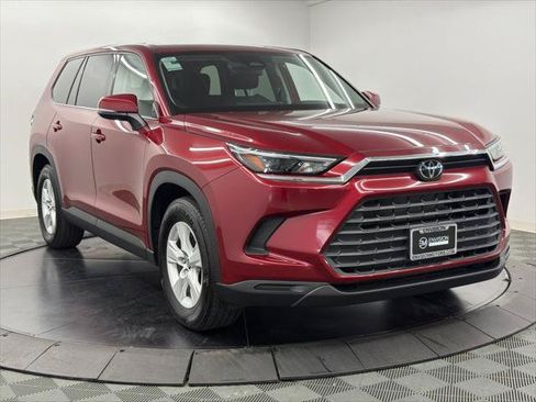 Certified 2025 Toyota Grand Highlander FWD image 8