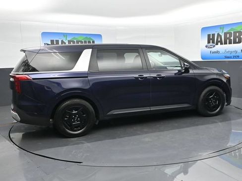Used 2025 Kia Carnival FWD image 6