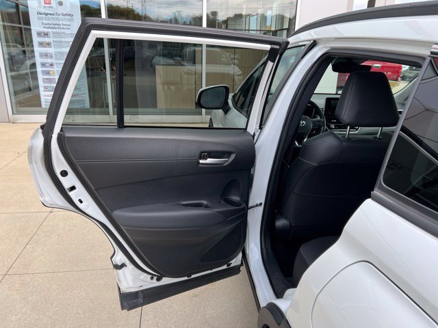 Used 2023 Toyota Corolla Cross XLE w/ Convenience Package AWD/4WD image 29