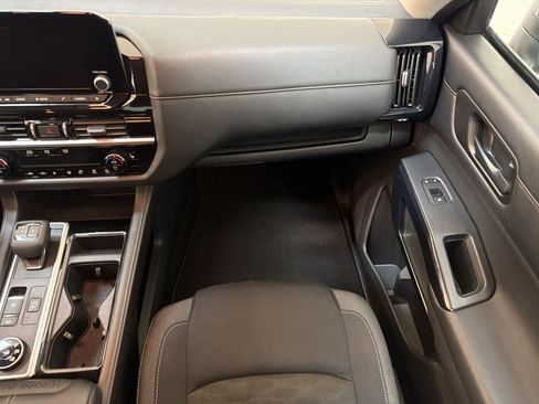 Used 2025 Nissan Pathfinder SV AWD/4WD image 28