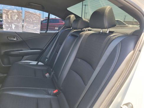 Used 2017 Honda Accord Sport image 12