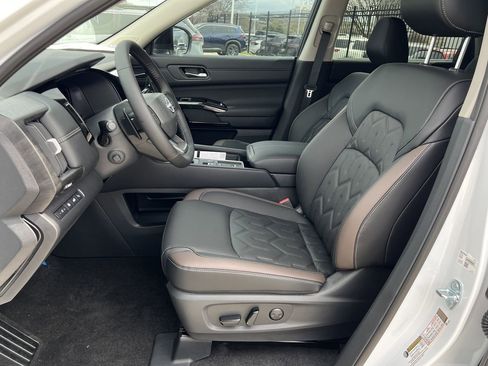 New 2026 Nissan Pathfinder Platinum FWD image 13