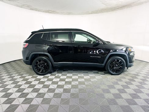 Used 2022 Jeep Compass Latitude AWD/4WD image 2