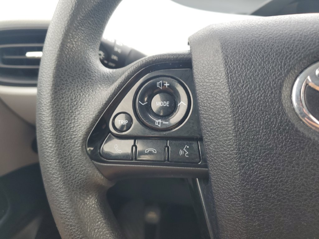 Used 2020 Toyota Prius LE FWD image 19