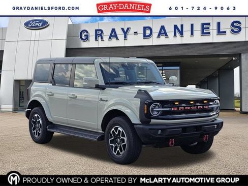 Used 2025 Ford Bronco Outer Banks AWD/4WD image 1