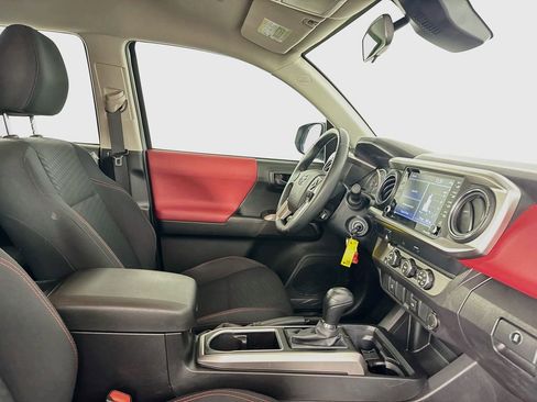 Used 2022 Toyota Tacoma SR5 w/ SR5 Appearance Package (SM) RWD image 31