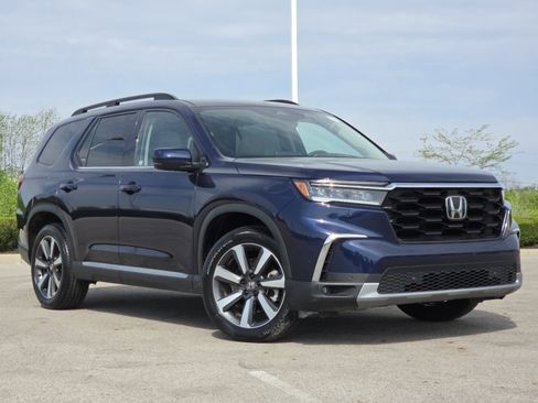 Used 2024 Honda Pilot Touring image 1