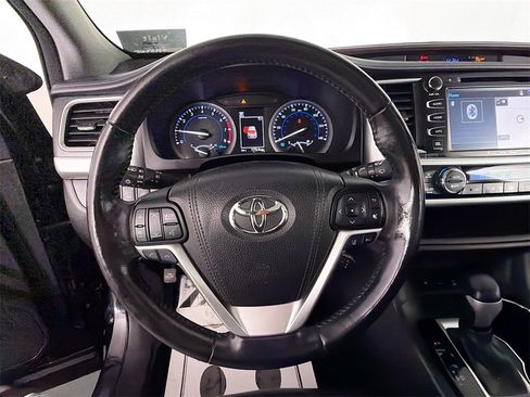 Used 2017 Toyota Highlander Limited image 11