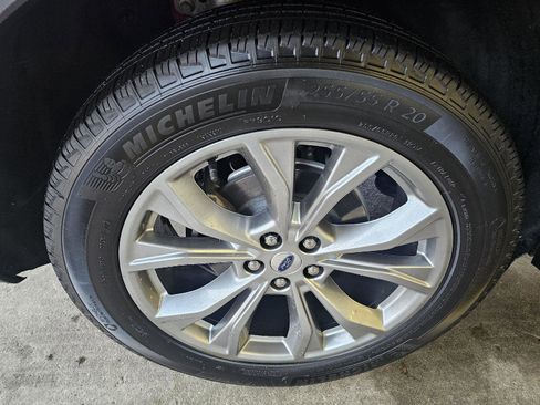 Used 2024 Ford Explorer XLT w/ Equipment Group 202A image 10