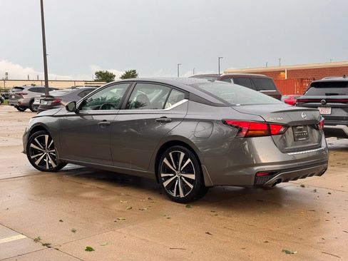 Used 2022 Nissan Altima 2.5 SR FWD image 3