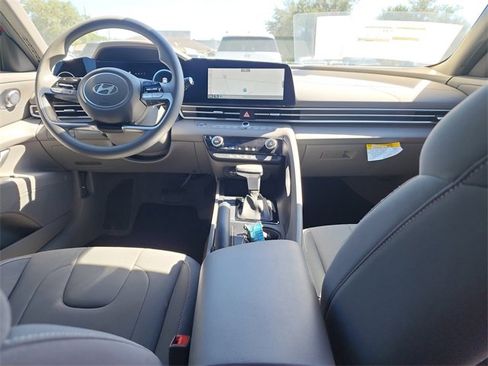 New 2024 Hyundai Elantra SEL image 12