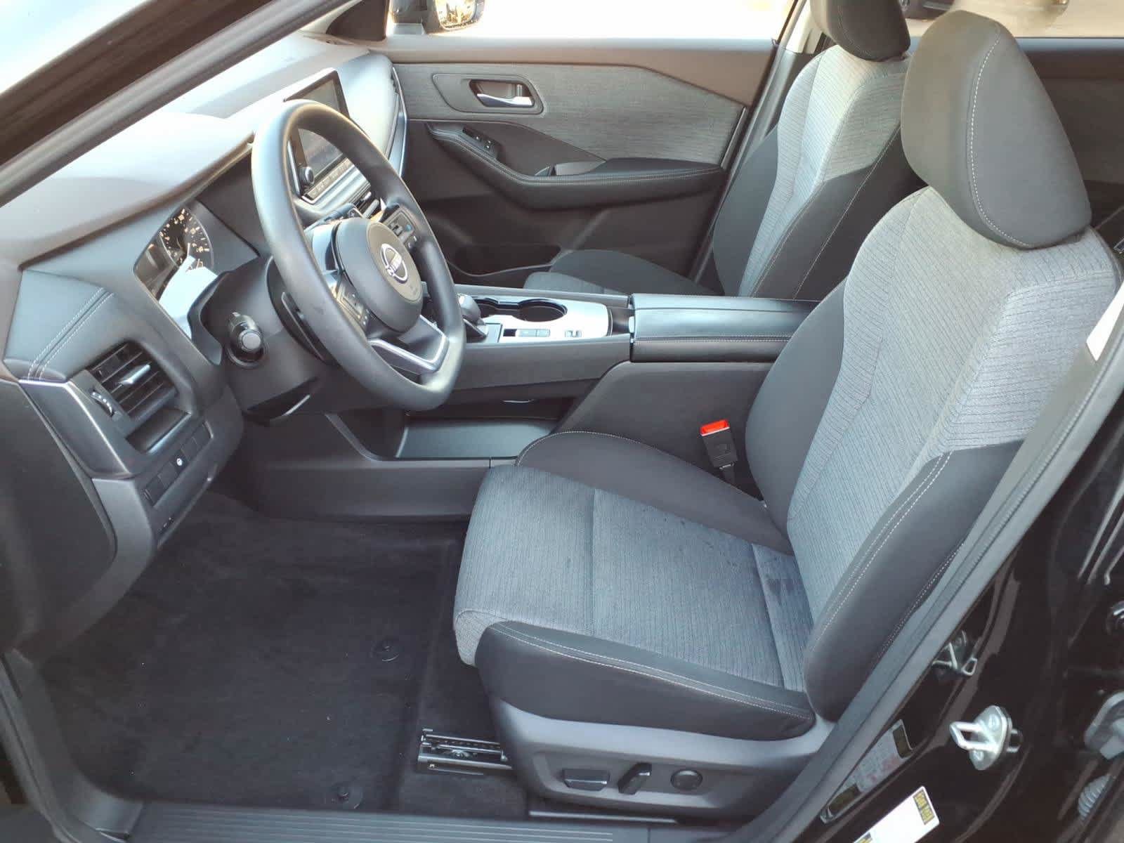 Used 2023 Nissan Rogue SV FWD image 15