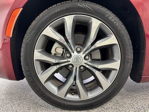 Used 2018 Chrysler Pacifica Limited w/ Tire & Wheel Group image 23