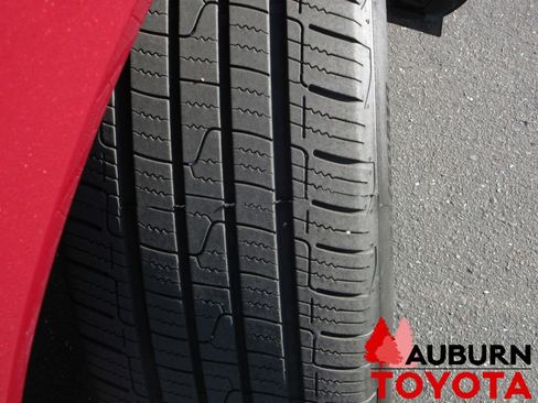 Certified 2022 Toyota Venza LE image 4