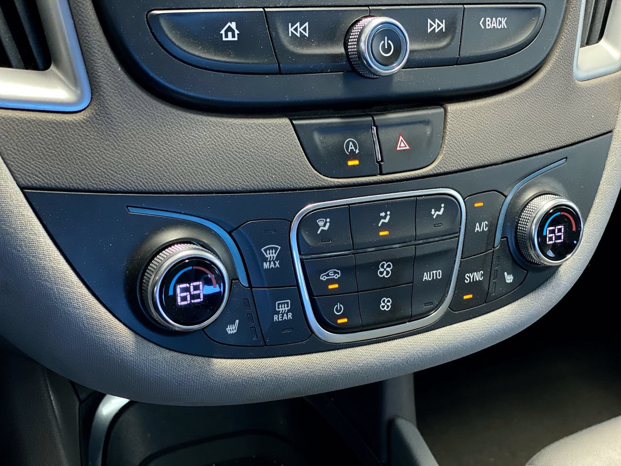Used 2022 Chevrolet Malibu LT FWD image 23