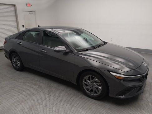 Used 2024 Hyundai Elantra SEL image 11