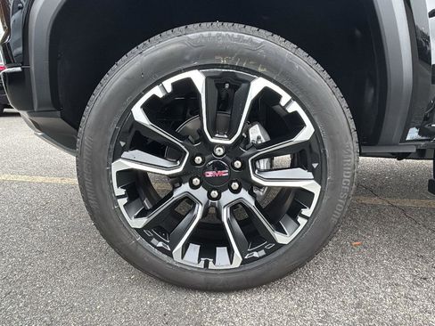 New 2026 GMC Canyon Denali image 10