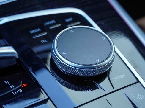 Used 2025 BMW X7 xDrive40i w/ M Sport Package image 30