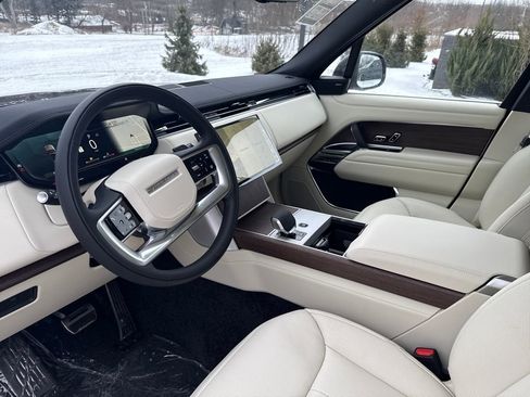 New 2026 Land Rover Range Rover Long Wheelbase SE image 18