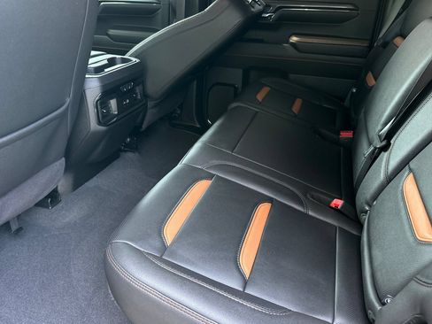 Used 2024 GMC Sierra 1500 AT4 w/ Technology Package AWD/4WD image 12