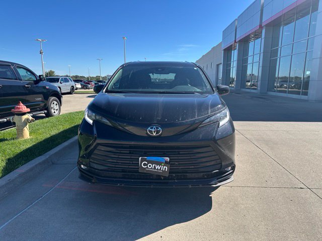 Used 2026 Toyota Sienna XLE Woodland Edition AWD/4WD image 10