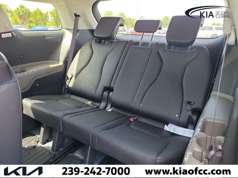 New 2026 Kia Carnival FWD image 12