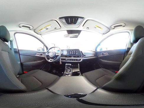 Used 2025 Kia Sportage LX image 41