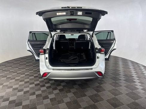 Used 2024 Toyota Highlander Platinum AWD/4WD image 15