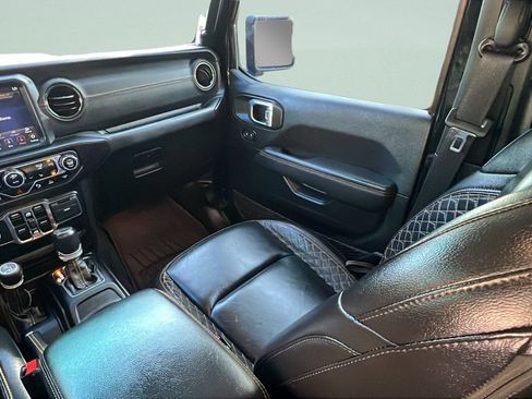 Used 2021 Jeep Gladiator Overland AWD/4WD image 13