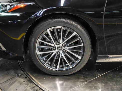 Used 2024 Lexus ES 350 w/ Premium Package FWD image 9